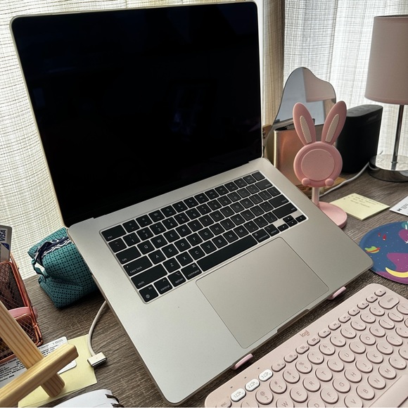 Macbook Air 2023 15” Starlight - Picture 1 of 3